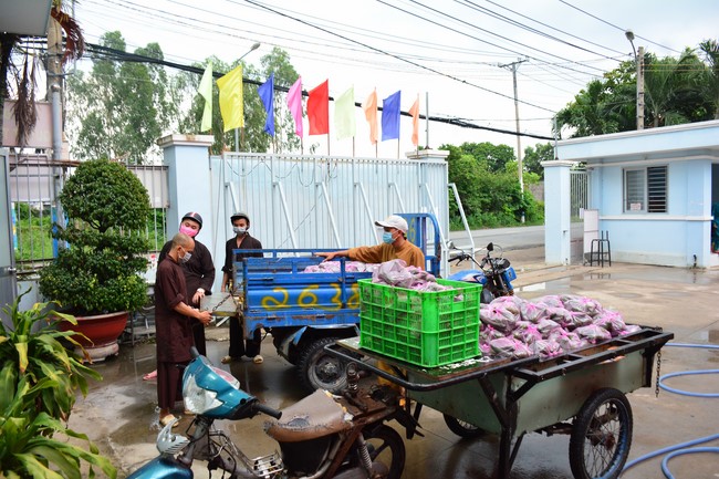 Continuing to support people in need in the Covid-19 pandemic of Hoang Phap Pagoda (series 4)
